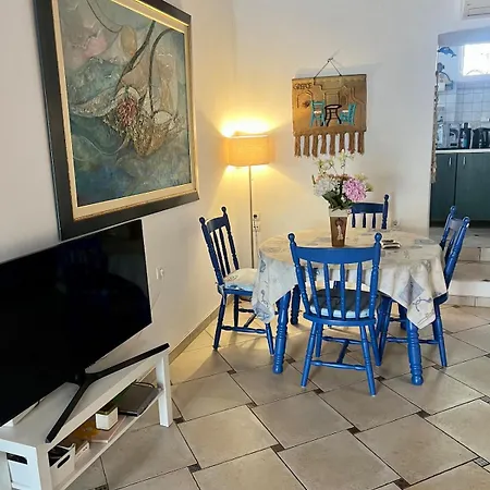 Joanna Seaside House מגאניסי